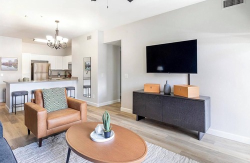 Rhodes Ranch Apartment | Landing | Chic 2BD, Gym, Clubhouse