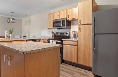 Eureka Apartment | Landing | Incredible 2BD, Clubhouse, Gym