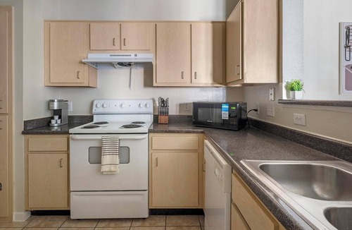 Southbelt/Ellington Apartment | Landing | Modern 2BD, Gym, Clubhouse
