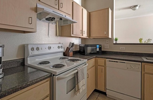 Southbelt/Ellington Apartment | Landing | Modern 2BD, Gym, Clubhouse
