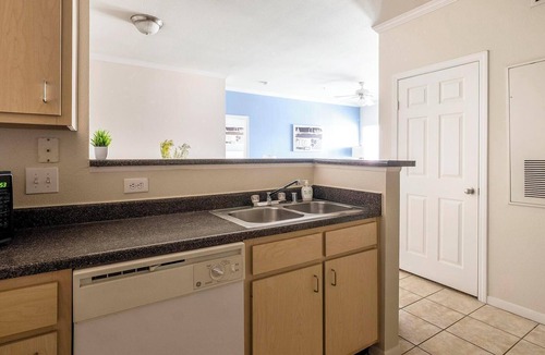 Southbelt/Ellington Apartment | Landing | Modern 2BD, Gym, Clubhouse