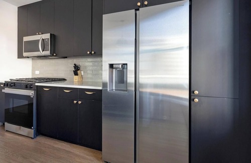 Uptown Apartment | Landing | Modern 2BD, Rooftop Lounge, Gym