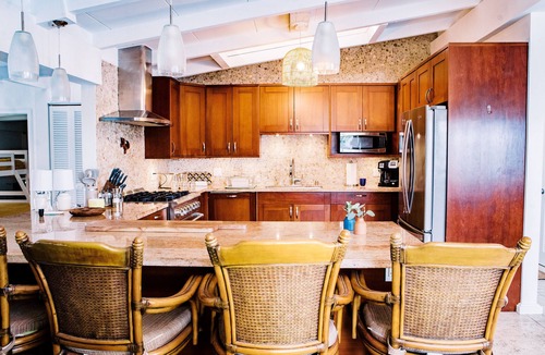Keolu Hills House | Large, beautiful, updated home w/pool, AC,mins from beach in Kailua!