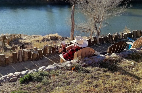 Palisade House | Large House alongside the River w/Beautiful Views & well-appointed interior.