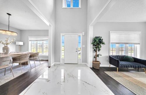 Hamilton House | Lavish Home on Hamilton Mountain
