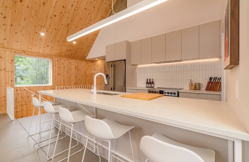 Shefford Cottage | Le Østa |Construction 2024| Hot Tub | Bromont 5kmn