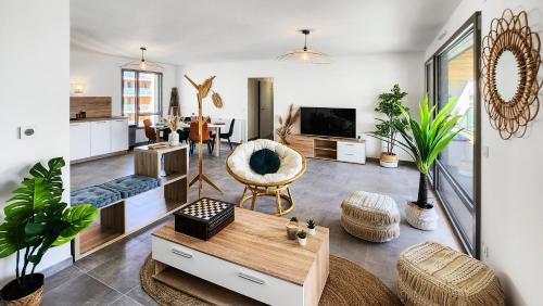 Bron Apartment | Le Bronfleur