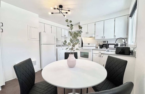 Ste. Foy Apartment | Le Cocooning – with EV Charger (Level 2)