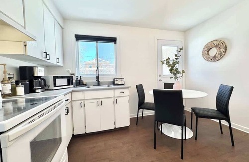 Ste. Foy Apartment | Le Cocooning – with EV Charger (Level 2)