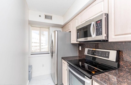 Sunny Isles Beach Condo | Les Pélicans 512 (STR-02428)