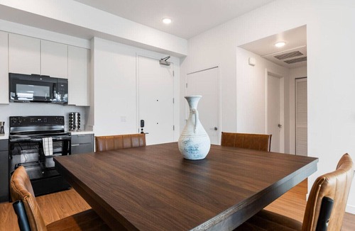 Little Tokyo Hotel | Light-Filled Artsy Stay in Little Tokyo, Walk to best Sushi Bars and Metro