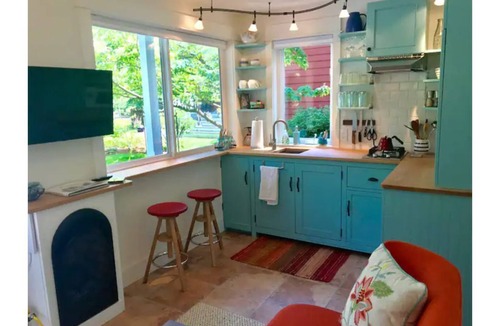 Vashon Island House | Light-filled cottage in garden oasis. ❤️ of island