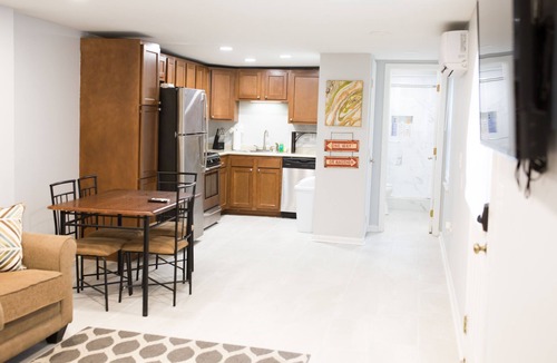 West Riverside House | Lively Uptown Getaway Steps from historic Magazine