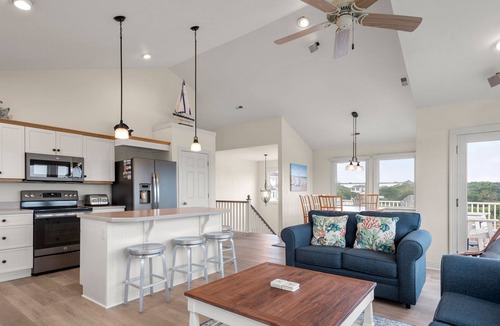 Corolla House | Living Water: Located near the 4th fairway in the beautiful gated golf course co
