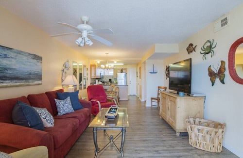 Gulf Shores Condo | Location! Views! Pool! Super Cute!