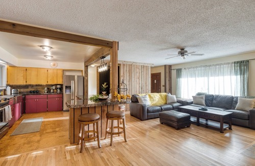 Oak Harbor House | Lodge at Deception Pass | Trails, Hot Tub, Walk to Cornet Bay