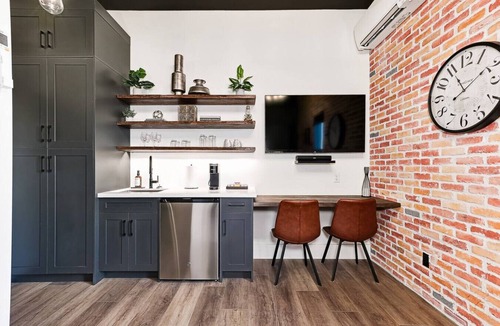 Collingwood Condo | Loft-Style Studio w/Murphy Bed in DT Collingwood