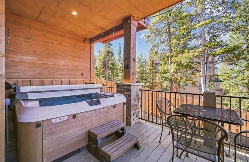 Woodmoor House | Lofty Fox Villa, Magnificent Views, Hot Tub