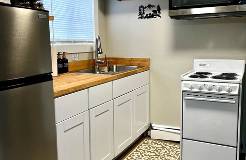 Spenard Cabin | Log cabin in heart of Anchorage