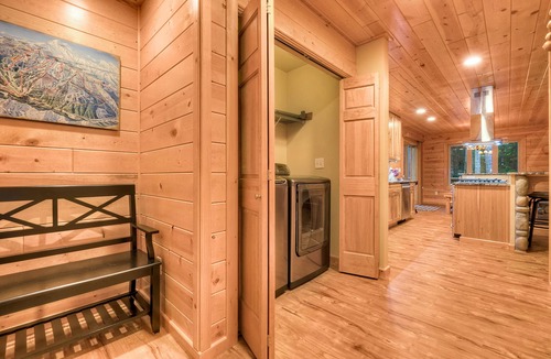 Enumclaw Cabin | LOG HOME near Crystal for skiing and Mt Rainier Nat'l Park - Note; FOR SALE
