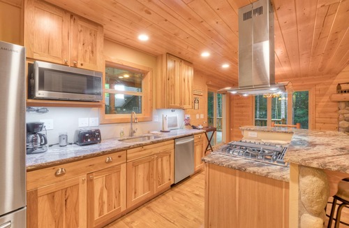 Enumclaw Cabin | LOG HOME near Crystal for skiing and Mt Rainier Nat'l Park - Note; FOR SALE
