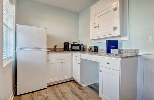 Surf City Hotel | Loggerhead Inn & Suites - Two Queen Suite in hotel in Surf City, North Carolina