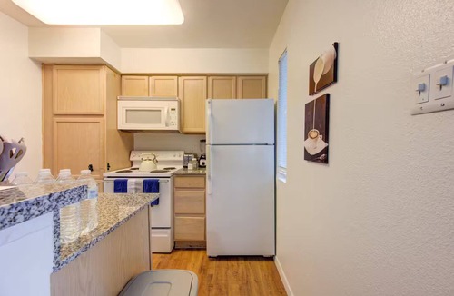 Astrodome Apartment | Longterm-Work-Medical-Fast-Wifi-Free Parking