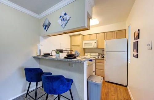 Astrodome Apartment | Longterm-Work-Medical-Fast-Wifi-Free Parking