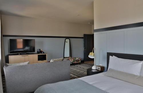 Stillwater Hotel | Lora