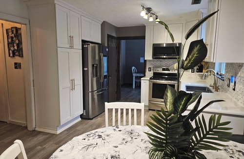 Westgate House | Lovely 3-bedroom 1 office house with AC in charming Jacksonville.