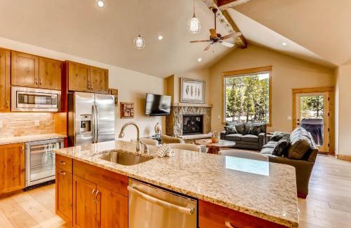 River Run House | Luminous 3Br Escape-River Run Townhome with Private Hot Tub