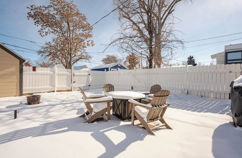 Sunnyside House | Lux Sunnyside 2B/2B Loaded w Creature Comforts