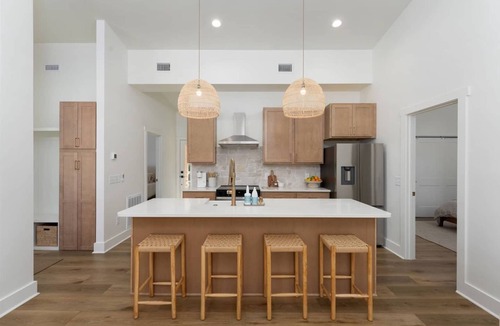 Wilmington House | Luxe 2BR Bungalow w/Pool, Fire Pit + Yoga Deck, Tent - Near Beaches + 10 min to DT