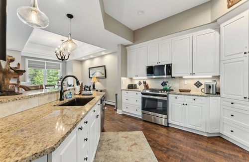 Peak 8 House | Luxe 4BDR on Peak8 Near Slopes w/Private Hot Tub