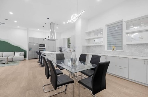 South Central Houston House | Luxurious 3 Bed3 Bath Near Downtown Houston