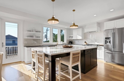 Wrightsville Beach House | Luxurious Coastal Retreat Close to the Beach with Water Views