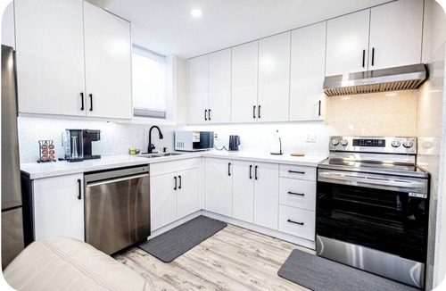 New Tecumseth House | Luxurious Modern Suite in Alliston