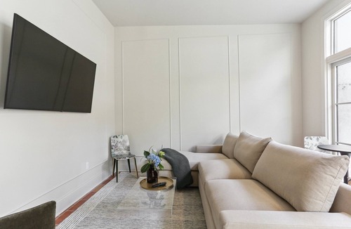 Arts/Warehouse District House | Luxurious Oasis 5 Bedrooms w/5 en suite baths+PRIVATE POOL+Garage: the Augustin