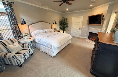 Canon City House | Luxuriously Restored Early American Farmhouse