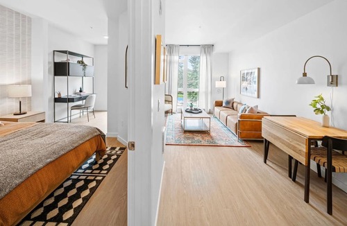 Redmond Apartment | Luxury 1Bedroom 1Bath Heart of Redmond Maymoore Park