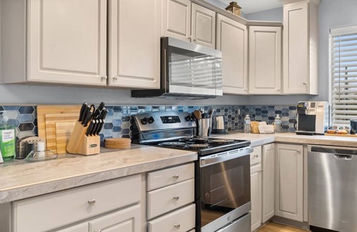 Aberdeen House | Luxury 3-bedroom Tri-Level w/Game Room