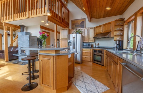 Juneau House | Luxury Auke Bay Chalet~ Ocean views, Hot tub, Sauna, fireplace, Ultimate Retreat