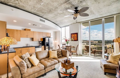 West Palm Beach Condo | Luxury Condo Located Near Restaurants, Theaters & Beaches.