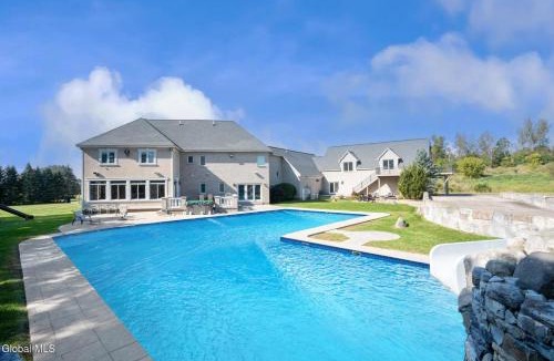 Rotterdam House | Luxury Estate with Pool Waterslide & Hot Tub