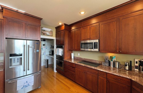 Shelton House | Luxury Lake Front 4-Bedroom House in Shelton