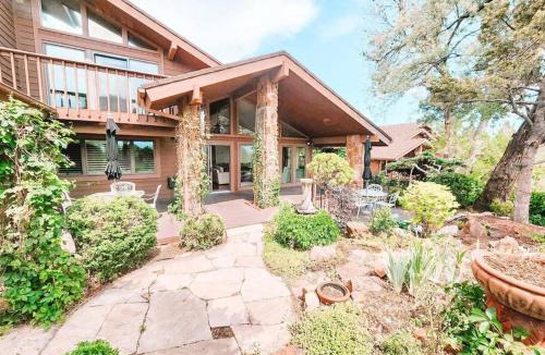 Kissing Camels Villa | Luxury Living near GOG Northwest Colorado Springs
