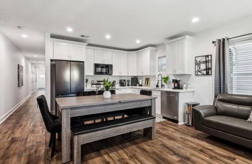 Marlyville - Fontainebleau Apartment | Luxury NOLA 6 Bedroom Oasis