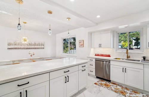 White Center House | Luxury Retreat near beaches, Only 12 miles to Seattle