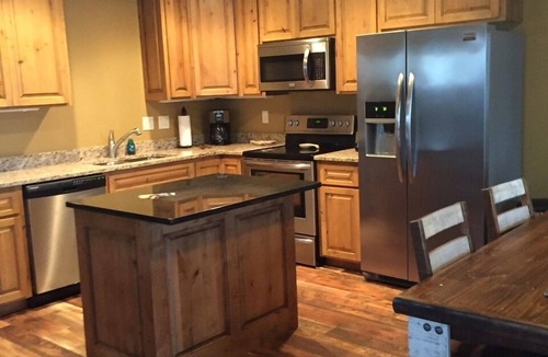 Lake Shore Cottage | Luxury Spacious Cottage on Gull Lake at Lost Lake Lodge Resort!