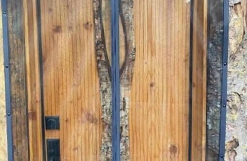 Moose Pass Cabin | Lynx, wildlife, custom log cabin . private lake access, salmon stream kayaking,